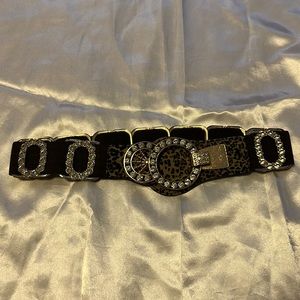 Elastic belt